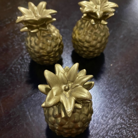 Decor - Picture 1 of 3